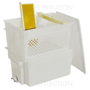 BAC PLASTIQUE A DESOPERCULER GM AVEC TAMIS INOX ET ROBINET LEGA